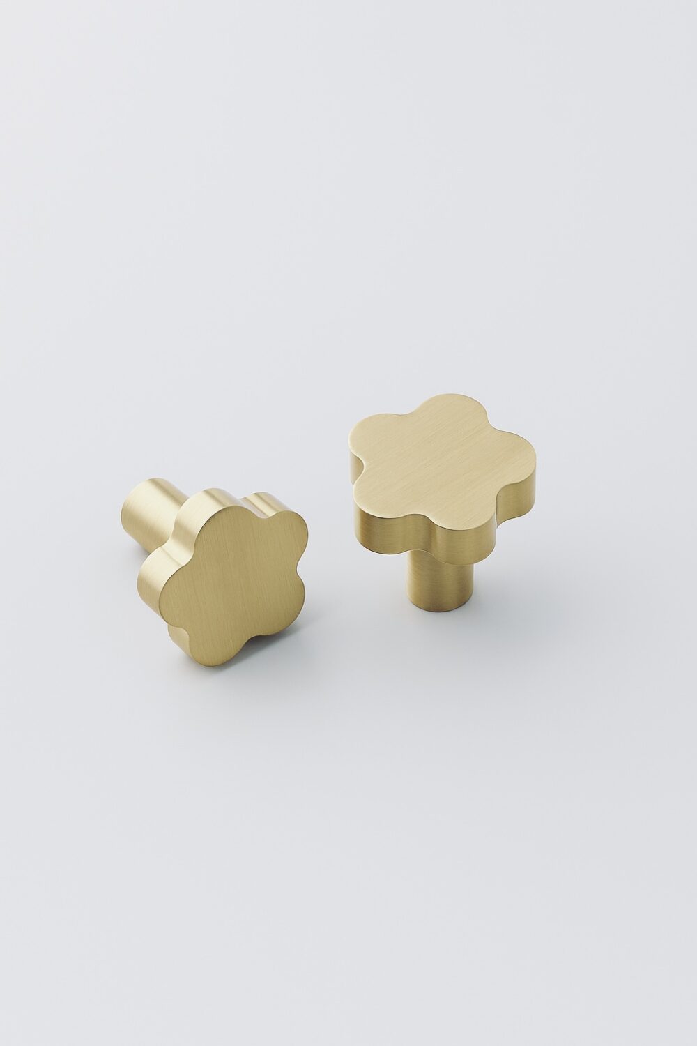 Petal brass cabinet handle